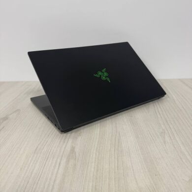 Ігровий ноутбук Б-клас Razer Blade 15 RZ09-02386 / 15.6" (1920x1080) IPS / Intel Core i7-9850H (6 (12) ядер по 2.6 - 4.6 GHz) / 16 GB DDR4 / 512 GB SSD NVMe / nVidia GeForce GTX 1070 Max-Q, 8 GB GDDR5, 256-bit