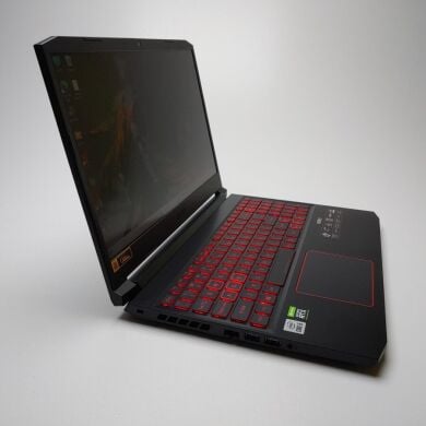 Ігровий ноутбук Acer Nitro 5 AN515-55 / 15.6" (1920x1080) IPS / Intel Core i5-10300H (4 (8) ядра по 2.5 - 4.5 GHz) / 32 GB DDR4 / 500 GB SSD / nVidia GeForce RTX 3050 Ti, 4 GB GDDR6, 128-bit / WebCam / Win 11 Home