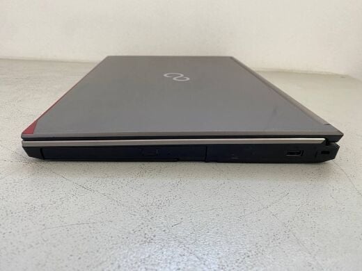 Мобильная рабочая станция Fujitsu Celsius H730 / 15.6" (1920x1080) IPS / Intel Core i7-4800MQ (4 (8) ядра по 2.7 - 3.7 GHz) / 16 GB DDR3 / 128 GB SSD / nVidia Quadro K1100M, 2 GB GDDR5, 128-bit / WebCam / DVD-ROM