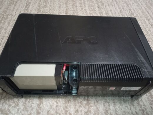 ДБЖ Б-клас APC Back UPS Pro 550 / 230 V / 550 V&middot;А / 330W / 6 виходів / USB Data Port, 2x RJ-45