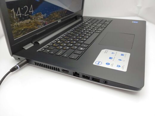 Ноутбук Dell Inspiron 17 5748 Gray / 17.3" (1600x900) TN / Intel Core i3-4030U (2 (4) ядра по 1.9 GHz) / 8 GB DDR3 / 250 GB HDD / Intel HD Graphics 4400 / WebCam 