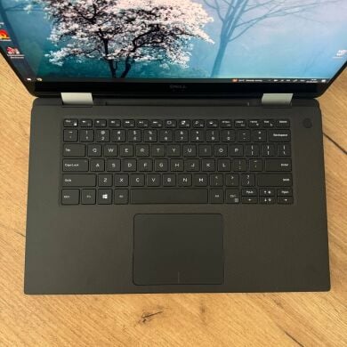 Ігровий ультрабук-трансформер Б-клас Dell XPS 15 9575 / 15.6" (3840x2160) IPS Touch / Intel Core i7-8706G (4 (8) ядра по 3.1 - 4.1 GHz) / 16 GB DDR4 / 256 GB SSD / AMD Radeon RX Vega M GL, 4 GB HBM2, 1024-bit / WebCam