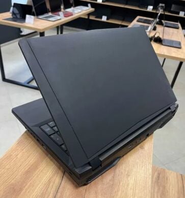 Ігровий ноутбук Clevo P751DM2-G / 15.6" (1920x1080) IPS / Intel Core i7-7700K (4 (8) ядра по 4.2 - 4.5 GHz) / 32 GB DDR4 / 512 GB SSD + 256 GB SSD + 320 GB HDD / nVidia GeForce GTX 1070, 8 GB GDDR5, 256-bit / WebCam / Win 10 Home Ігровий ноутбук Clevo P751DM2-G / 15.6" (1920x1080) IPS / Intel Core i7-7700K (4 (8) ядра по 4.2 - 4.5 GHz) / 32 GB DDR4 / 512 GB SSD + 256 GB SSD + 320 GB HDD / nVidia GeForce GTX 1070, 8 GB GDDR5, 256-bit / WebCam / Win 10 Home