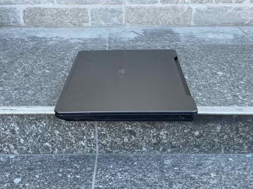 Игровой ноутбук Asus TUF Gaming FX504 / 15.6" (1920x1080) IPS / Intel Core i5-8300H (4 (8) ядра по 2.3 - 4.0 GHz) / 16 GB DDR4 / 256 GB SSD + 500 GB HDD / nVidia GeForce GTX 1060, 3 GB GDDR5, 192-bit / WebCam / Win10 Pro