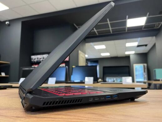 Игровой ноутбук Medion Erazer X7815-MD60751 / 17.3" (1920x1080) IPS / Intel Core i5-7300HQ (4 ядра по 2.5 - 3.5 GHz) / 16 GB DDR4 / 128 GB SSD + 1000 GB HDD / nVidia GeForce GTX 1060, 6 GB GDDR5, 192-bit / WebCam / Win 10 Игровой ноутбук Medion Erazer X7815-MD60751 / 17.3" (1920x1080) IPS / Intel Core i5-7300HQ (4 ядра по 2.5 - 3.5 GHz) / 16 GB DDR4 / 128 GB SSD + 1000 GB HDD / nVidia GeForce GTX 1060, 6 GB GDDR5, 192-bit / WebCam / Win 10