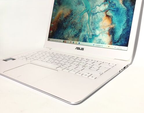 Ультрабук Б-класс Asus ZenBook UX305C / 13.3" (1920x1080) IPS / Intel Core m3-6Y30 (2 (4) ядра по 2.2 GHz) / 8 GB DDR3 / 128 GB SSD / Intel HD Graphics 615 / WebCam / Win 10 Home