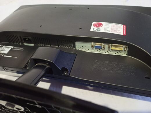 Монитор Б-класс LG IPS225T / 22" (1920x1080) IPS / 1x DVI, 1x VGA