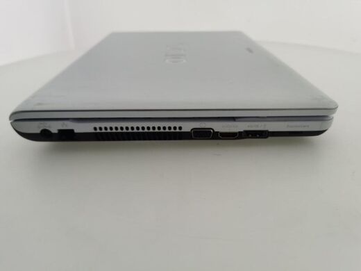 Ноутбук Sony Vaio VPCEB4S1E / 15.6" (1366x768) TN / Intel Core i3-380M (2 (4) ядра по 2.53 GHz) / 4 GB DDR3 / 240 GB SSD / AMD Radeon HD 5650, 1 GB GDDR3, 128-bit / WebCam