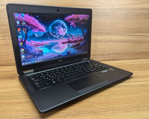 Нетбук Б-клас Dell Latitude E7250 / 12.5" (1366x768) TN / Intel Core i7-5600U (2 (4) ядра по 2.6 - 3.2 GHz) / 8 GB DDR3 / 256 GB SSD / Intel HD Graphics 5500 / WebCam / Fingerprint / Windows 10 Нетбук Б-клас Dell Latitude E7250 / 12.5" (1366x768) TN / Intel Core i7-5600U (2 (4) ядра по 2.6 - 3.2 GHz) / 8 GB DDR3 / 256 GB SSD / Intel HD Graphics 5500 / WebCam / Fingerprint / Windows 10