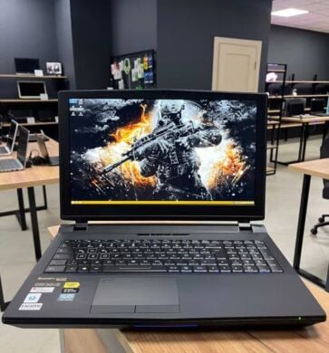 Ігровий ноутбук Clevo P751DM2-G / 15.6" (1920x1080) IPS / Intel Core i7-7700K (4 (8) ядра по 4.2 - 4.5 GHz) / 32 GB DDR4 / 512 GB SSD + 256 GB SSD + 320 GB HDD / nVidia GeForce GTX 1070, 8 GB GDDR5, 256-bit / WebCam / Win 10 Home Ігровий ноутбук Clevo P751DM2-G / 15.6" (1920x1080) IPS / Intel Core i7-7700K (4 (8) ядра по 4.2 - 4.5 GHz) / 32 GB DDR4 / 512 GB SSD + 256 GB SSD + 320 GB HDD / nVidia GeForce GTX 1070, 8 GB GDDR5, 256-bit / WebCam / Win 10 Home