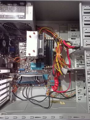 Ігровий ПК Cooler Master Elite 335 Tower / AMD Phenom II x4 820 (4 ядра по 2.8 GHz) / 16 GB DDR3 / 240 GB SSD + 500 GB HDD / nVidia GeForce G210, 1 GB DDR3, 64-bit / 400W Ігровий ПК Cooler Master Elite 335 Tower / AMD Phenom II x4 820 (4 ядра по 2.8 GHz) / 16 GB DDR3 / 240 GB SSD + 500 GB HDD / nVidia GeForce G210, 1 GB DDR3, 64-bit / 400W