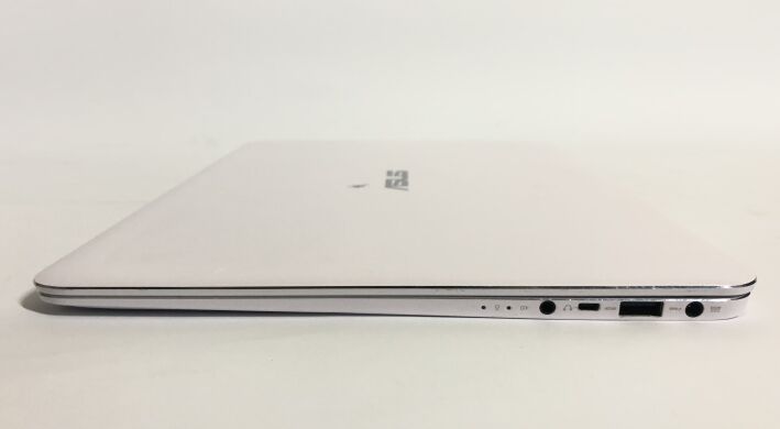 Ультрабук Б-класс Asus ZenBook UX305C / 13.3" (1920x1080) IPS / Intel Core m3-6Y30 (2 (4) ядра по 2.2 GHz) / 8 GB DDR3 / 128 GB SSD / Intel HD Graphics 615 / WebCam / Win 10 Home