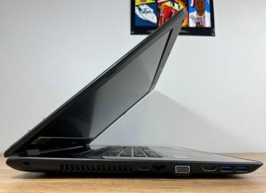 Ігровий ноутбук Acer Aspire E5-774G-59BD / 17.3" (1920x1080) IPS / Intel Core i5-7200U (2 (4) ядра по 2.5 - 3.1 GHz) / 12 GB DDR4 / 128 GB SSD + 1000 GB HDD / nVidia GeForce GTX 950M, 2 GB GDDR5, 128-bit / WebCam / DVD-RW / Win 10