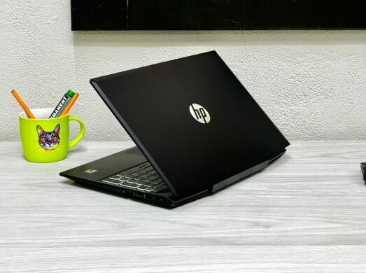 Ігровий ноутбук Б-клас HP Pavilion Gaming 15 / 15.6" (1920x1080) IPS / Intel Core i5-8300H (4 (8) ядра по 2.3 - 4.0 GHz) / 8 GB DDR4 / 256 GB SSD M.2 / nVidia GeForce GTX 1050, 2 GB GDDR5, 128-bit / WebCam / Win 10 Home