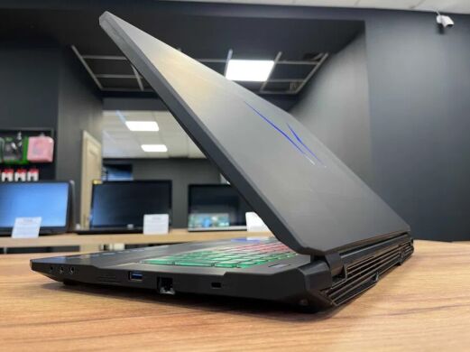 Игровой ноутбук Medion Erazer X7815-MD60751 / 17.3" (1920x1080) IPS / Intel Core i5-7300HQ (4 ядра по 2.5 - 3.5 GHz) / 16 GB DDR4 / 128 GB SSD + 1000 GB HDD / nVidia GeForce GTX 1060, 6 GB GDDR5, 192-bit / WebCam / Win 10 Игровой ноутбук Medion Erazer X7815-MD60751 / 17.3" (1920x1080) IPS / Intel Core i5-7300HQ (4 ядра по 2.5 - 3.5 GHz) / 16 GB DDR4 / 128 GB SSD + 1000 GB HDD / nVidia GeForce GTX 1060, 6 GB GDDR5, 192-bit / WebCam / Win 10