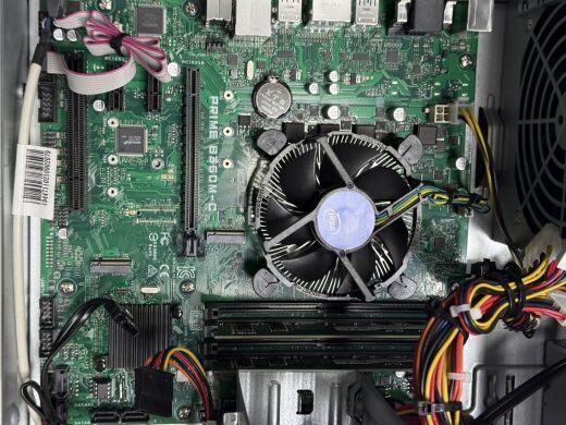 Компьютер Terra Tower / Intel Core i5-9500 (6 ядер по 3.0 - 4.4 GHz) / 8 GB DDR4 / 240 GB SSD / Intel UHD Graphics 630 / 400W / DVD-RW / DisplayPort / HDMI