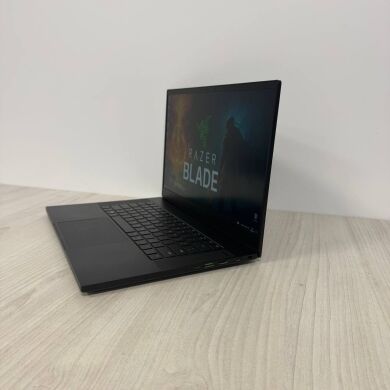 Ігровий ноутбук Б-клас Razer Blade 15 RZ09-02386 / 15.6" (1920x1080) IPS / Intel Core i7-9850H (6 (12) ядер по 2.6 - 4.6 GHz) / 16 GB DDR4 / 512 GB SSD NVMe / nVidia GeForce GTX 1070 Max-Q, 8 GB GDDR5, 256-bit