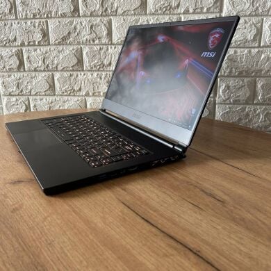Ігровий ноутбук Б-клас MSI GS65 8RF Stealth Thin / 15.6" (1920x1080) IPS / Intel Core i7-8750H (6 (12) ядра по 2.2 - 4.1 GHz) / 16 GB DDR4 / 512 GB SSD / nVidia GeForce GTX 1070 Max-Q, 8 GB GDDR5, 256-bit / WebCam