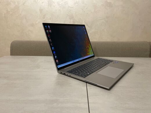 Мобільна робоча станція Б-клас HP ZBook Firefly 16 G9 / 16" (1920x1200) IPS / Intel Core i7-1260P (12 (16) ядер по 3.4 - 4.7 GHz) / 32 GB DDR5 / 512 GB SSD M.2 / Intel Iris Xe Graphics / WebCam / Fingerprint