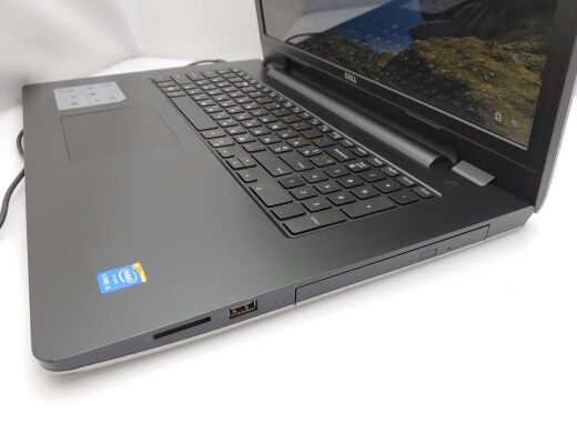 Ноутбук Dell Inspiron 17 5748 Gray / 17.3" (1600x900) TN / Intel Core i3-4030U (2 (4) ядра по 1.9 GHz) / 8 GB DDR3 / 250 GB HDD / Intel HD Graphics 4400 / WebCam 