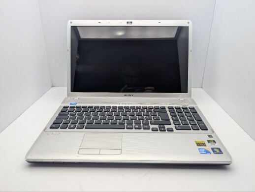 Ноутбук Sony VPCF1 / 16.4" (1920x1080) TN / Intel Core i5-560M (2 (4) ядра по 2.6 - 3.2 GHz) / 8 GB DDR3 / 500 GB HDD / nVidia GeForce GT 425M, 1 GB GDDR3, 128-bit / WebCam / DVD-ROM