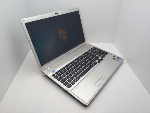 Ноутбук Sony VPCF1 / 16.4" (1920x1080) TN / Intel Core i5-560M (2 (4) ядра по 2.6 - 3.2 GHz) / 8 GB DDR3 / 500 GB HDD / nVidia GeForce GT 425M, 1 GB GDDR3, 128-bit / WebCam / DVD-ROM