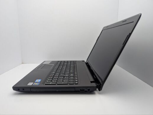Ноутбук Lenovo G570 / 15.6" (1366x768) TN / Intel Core i3-2310M (2 (4) ядра по 2.1 GHz) / 8 GB DDR3 / 640 GB HDD / Intel HD Graphics 3000 / WebCam / DVD-ROM