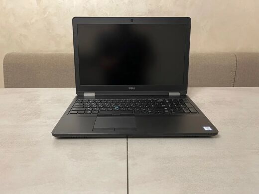 Игровой ноутбук Dell Latitude E5570 / 15.6" (1920x1080) IPS / Intel Core i7-6820HQ (4 (8) ядра по 2.7 - 3.6 GHz) / 16 GB DDR4 / 256 GB SSD M.2 NEW / AMD Radeon R7 M370, 2 GB GDDR5, 128-bit / WebCam / HDMI
