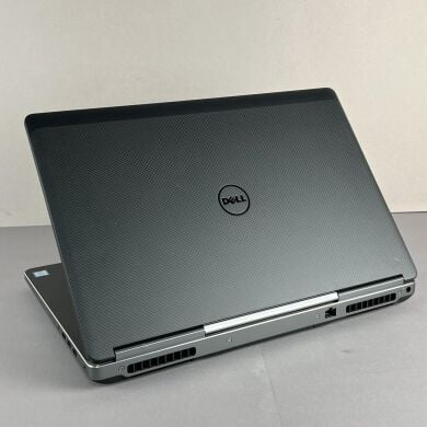Игровой ноутбук Dell Precision 7710 / 17.3" (1920x1080) IPS / Intel Core i7-6820HQ (4 (8) ядра по 2.7 - 3.6 GHz) / 32 GB DDR4 / 256 GB SSD + 512 GB SSD / nVidia Quadro M3000M, 4 GB GDDR5, 256-bit / WebCam