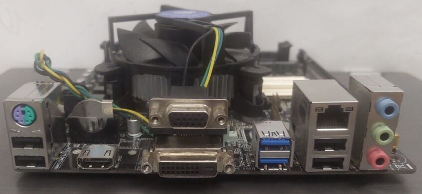 Комплект: материнская плата Asus H110I-PLUS / Intel Core i5-7400 (4 ядра по 3.0 - 3.5 GHz) / Intel HD Graphics 630 / Socket LGA1151 / Кулер