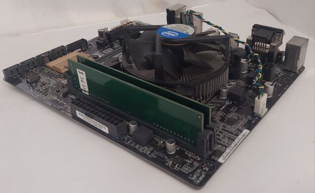 Комплект: материнская плата Asus H110M-K / Intel Core i5-7400 (4 ядра по 3.0 - 3.5 GHz) / 16 GB DDR4 / Intel HD Graphics 630 / Socket LGA1151 / Кулер