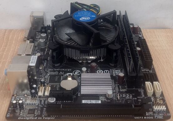 Комплект: Материнская плата Gigabyte GA-H81M-S2V / Intel Core i5-4440 (4 ядра по 3.1 - 3.3 GHz) / 8 GB DDR3 / Intel HD Graphics 2500 / Socket LGA1155 / Кулер