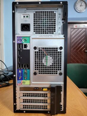 Компьютер Dell OptiPlex 9010 Tower / Intel Core i7-3770 (4 (8) ядра по 3.4 - 3.9 GHz) / 16 GB DDR3 / 1000 GB HDD / GeForce GT 720, 1 GB GDDR3, 64-bit / DVD-ROM 