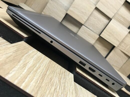 Мобільна робоча станція Б-клас HP ZBook 15 G5 / 15.6" (1920x1080) IPS Touch / Intel Core i7-8750H (6 (12) ядер по 2.2 - 4.1 GHz) / 16 GB DDR4 / 480 GB SSD / nVidia Quadro P1000, 4 GB GDDR5, 128-bit / WebCam