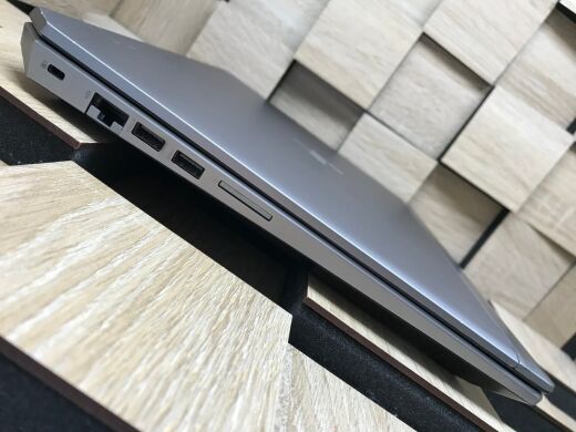 Мобільна робоча станція Б-клас HP ZBook 15 G5 / 15.6" (1920x1080) IPS Touch / Intel Core i7-8750H (6 (12) ядер по 2.2 - 4.1 GHz) / 16 GB DDR4 / 480 GB SSD / nVidia Quadro P1000, 4 GB GDDR5, 128-bit / WebCam