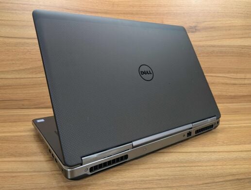 Мобільна робоча станція Dell Precision 7720 / 17.3" (1920x1080) IPS / Intel Core i7-7820HQ (4 (8) ядра по 2.9 - 3.9 GHz) / 32 GB DDR4 / 1000 GB SSD / nVidia Quadro P4000, 8 GB GDDR5, 256-bit / USB Type-C / Windows 10 Мобільна робоча станція Dell Precision 7720 / 17.3" (1920x1080) IPS / Intel Core i7-7820HQ (4 (8) ядра по 2.9 - 3.9 GHz) / 32 GB DDR4 / 1000 GB SSD / nVidia Quadro P4000, 8 GB GDDR5, 256-bit / USB Type-C / Windows 10