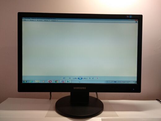 Монитор Б класс Samsung 2243 SN / 21.5" (1920x1080) TN / 1x VGA