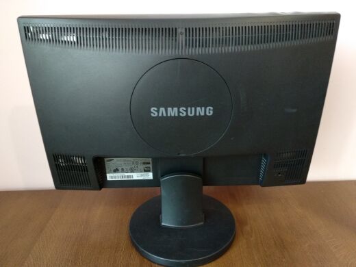 Монитор Б класс Samsung 2243 SN / 21.5" (1920x1080) TN / 1x VGA