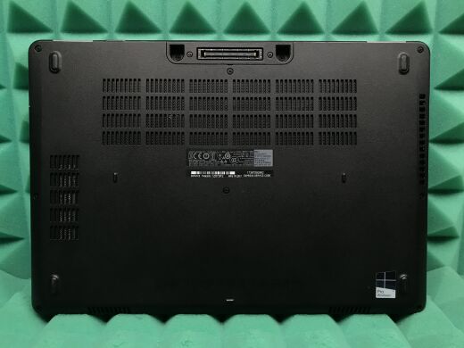 Ноутбук Б-класс Dell Latitude E5470 / 14" (1920x1080) IPS Touch / Intel Core i5-6300U (2 (4) ядра по 2.4 - 3.0 GHz) / 8 GB DDR4 / 240 GB SSD M.2 / Intel HD Graphics 520 / WebCam / HDMI / Windows 10 лицензия Ноутбук Б-класс Dell Latitude E5470 / 14" (1920x1080) IPS Touch / Intel Core i5-6300U (2 (4) ядра по 2.4 - 3.0 GHz) / 8 GB DDR4 / 240 GB SSD M.2 / Intel HD Graphics 520 / WebCam / HDMI / Windows 10 лицензия