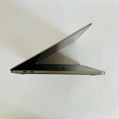 Ультрабук Apple MacBook Pro 13 (2022) / 13.3" (2560x1600) IPS / Apple M2 (8 ядер по 2.4 &ndash; 3.5 GHz) / 8 GB DDR5 / 256 GB SSD / Apple M2 Graphics / WebCam / True Tone / Touch Bar / Touch ID / Space Gray