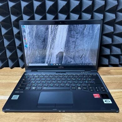 Ультрабук Fujitsu LifeBook U9310X / 13.3" (1920x1080) IPS Touch / Intel Core i5-10210U (4 (8) ядра по 1.6 - 4.2 GHz) / 16 GB DDR3 / 512 GB SSD / Intel UHD Graphics / WebCam