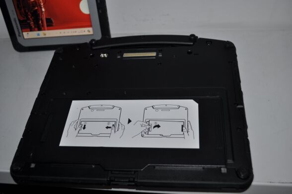 Защищенный нетбук-трансформер Panasonic Toughbook CF-20 MK2 / 10.1" (1920x1200) IPS Touch / Intel Core m5-6Y57 (2 (4) ядра по 1.1 - 2.8 GHz) / 8 GB DDR3 / 120 GB SSD / Intel HD Graphics 615 / WebCam 2 MP + 8 MP / Windows 11 Pro