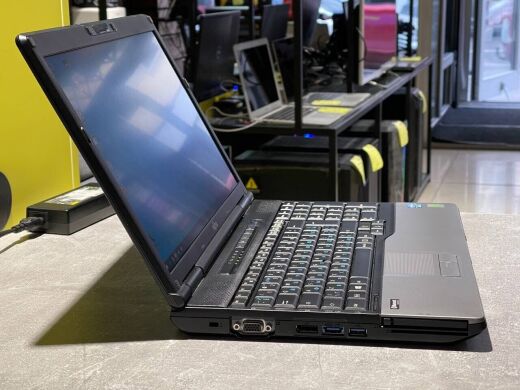 Ноутбук Fujitsu LifeBook E752 / 15.6" (1600x900) TN / Intel Core i5-3210M (2 (4) ядра по 2.5 - 3.1 GHz) / 8 GB DDR3 / 480 GB SSD / Intel HD Graphics 4000 / WebCam
