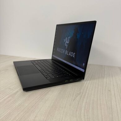 Ігровий ноутбук Б-клас Razer Blade 15 Gaming RZ09-0410 / 15.6" (2560x1440) IPS / Intel Core i7-11800H (8 (16) ядра по 2.3 - 4.6 GHz) / 16 GB DDR4 / 512 GB SSD NVMe / nVidia GeForce RTX 3070, 8 GB GDDR6, 256-bit / WebCam