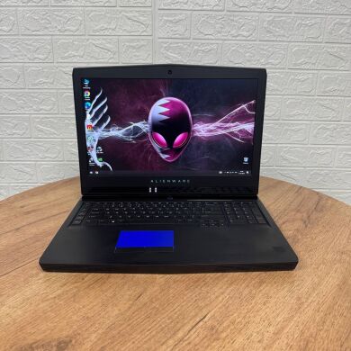 Ігровий ноутбук Dell Alienware 17 R3 / 17.3" (3840x2160) IPS / Intel Core i7-6820HQ (4 (8) ядра по 2.7 - 3.6 GHz) / 16 GB DDR4 / 500 GB SSD / nVidia GeForce GTX 1070, 8 GB GDDR5, 256-bit / WebCam