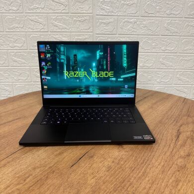 Ігровий ноутбук Razer Blade 14 RZ09-0370 / 14" (2560x1440) IPS / AMD Ryzen 9 5900HX (8 (16) ядер по 3.3 - 4.6 GHz) / 16 GB DDR4 / 1000 GB SSD NVMe / nVidia GeForce RTX 3070, 8 GB GDDR6, 256-bit / WebCam