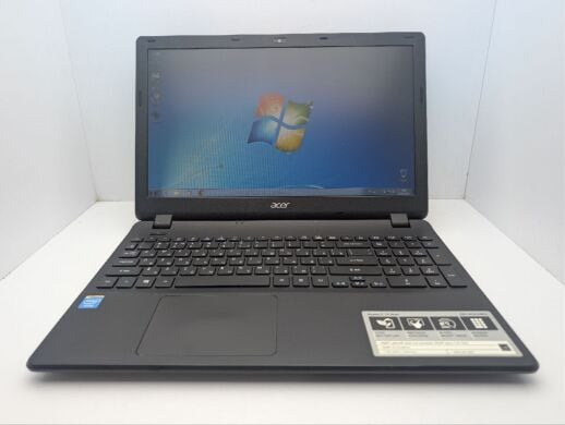 Ноутбук Acer Aspire ES1-512 / 15.6" (1366x768) TN / Intel Celeron N2940 (4 ядра по 1.83 - 2.25 GHz) / 8 GB DDR3 / 320 GB HDD / Intel HD Graphics / WebCam / DVD-ROM