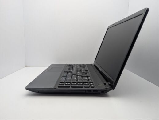 Ноутбук Samsung 305E5A / 15.6" (1366x768) TN / AMD A6-3400M (4 ядра по 1.4 - 2.3 GHz) / 6 GB DDR3 / 500 GB HDD / AMD Radeon HD 6520G Graphics / WebCam / DVD-ROM
