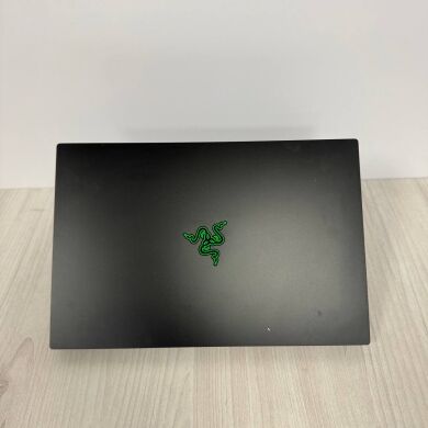 Ігровий ноутбук Б-клас Razer Blade 15 Gaming RZ09-0410 / 15.6" (2560x1440) IPS / Intel Core i7-11800H (8 (16) ядра по 2.3 - 4.6 GHz) / 16 GB DDR4 / 512 GB SSD NVMe / nVidia GeForce RTX 3070, 8 GB GDDR6, 256-bit / WebCam