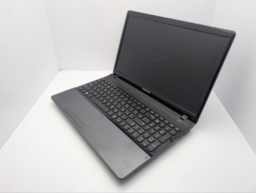 Ноутбук Samsung 305E5A / 15.6" (1366x768) TN / AMD A6-3400M (4 ядра по 1.4 - 2.3 GHz) / 6 GB DDR3 / 500 GB HDD / AMD Radeon HD 6520G Graphics / WebCam / DVD-ROM